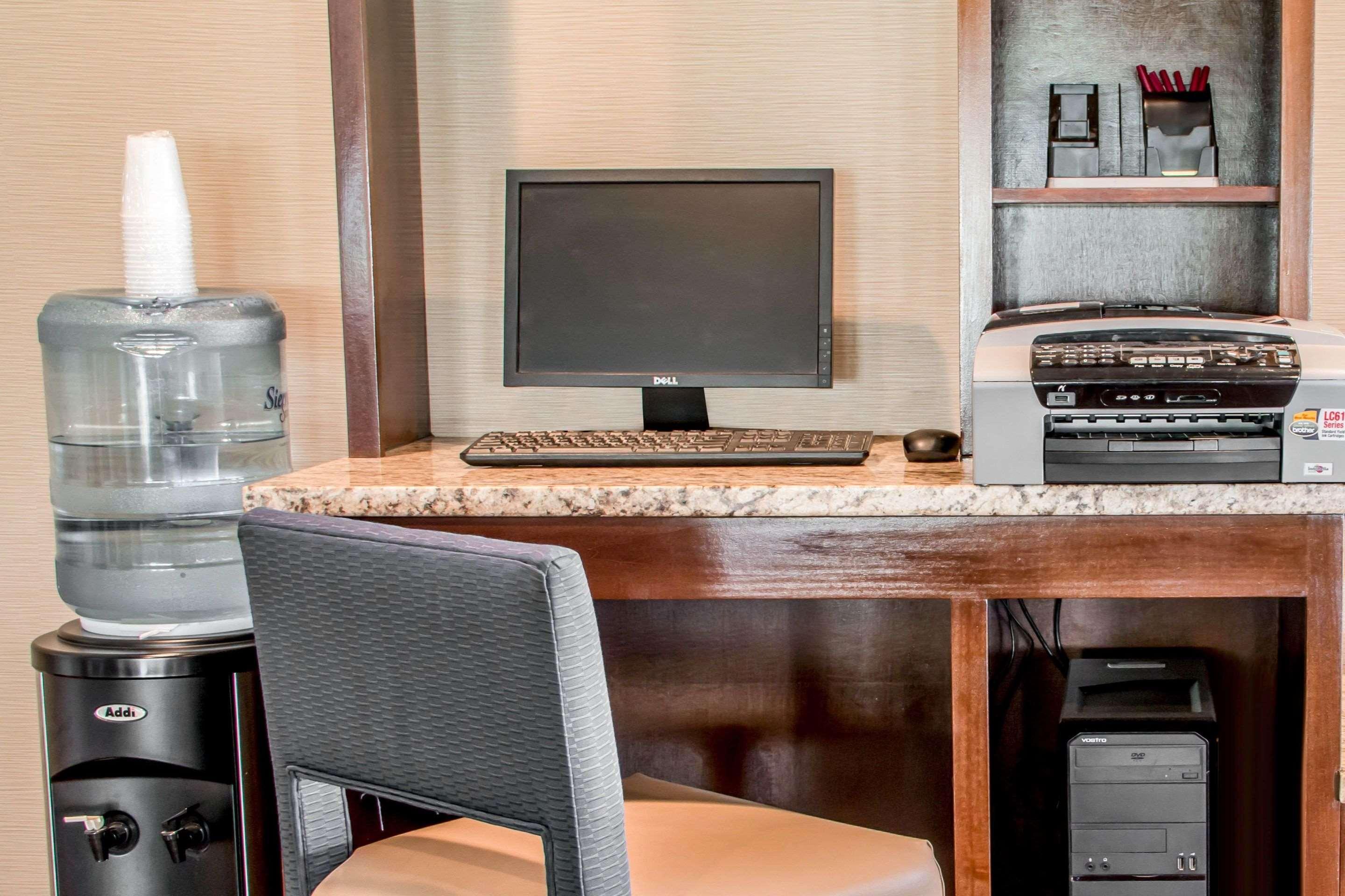 Comfort Suites Ню Браунфелс Екстериор снимка