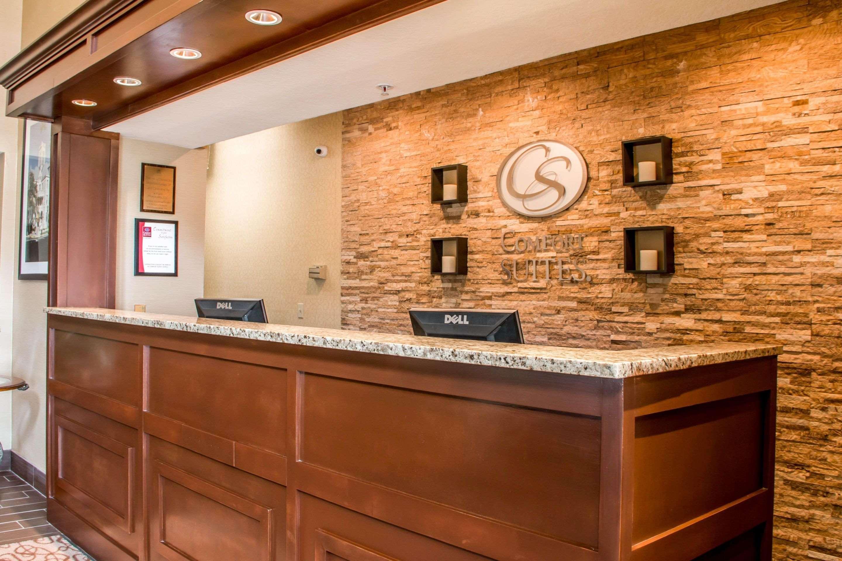 Comfort Suites Ню Браунфелс Екстериор снимка