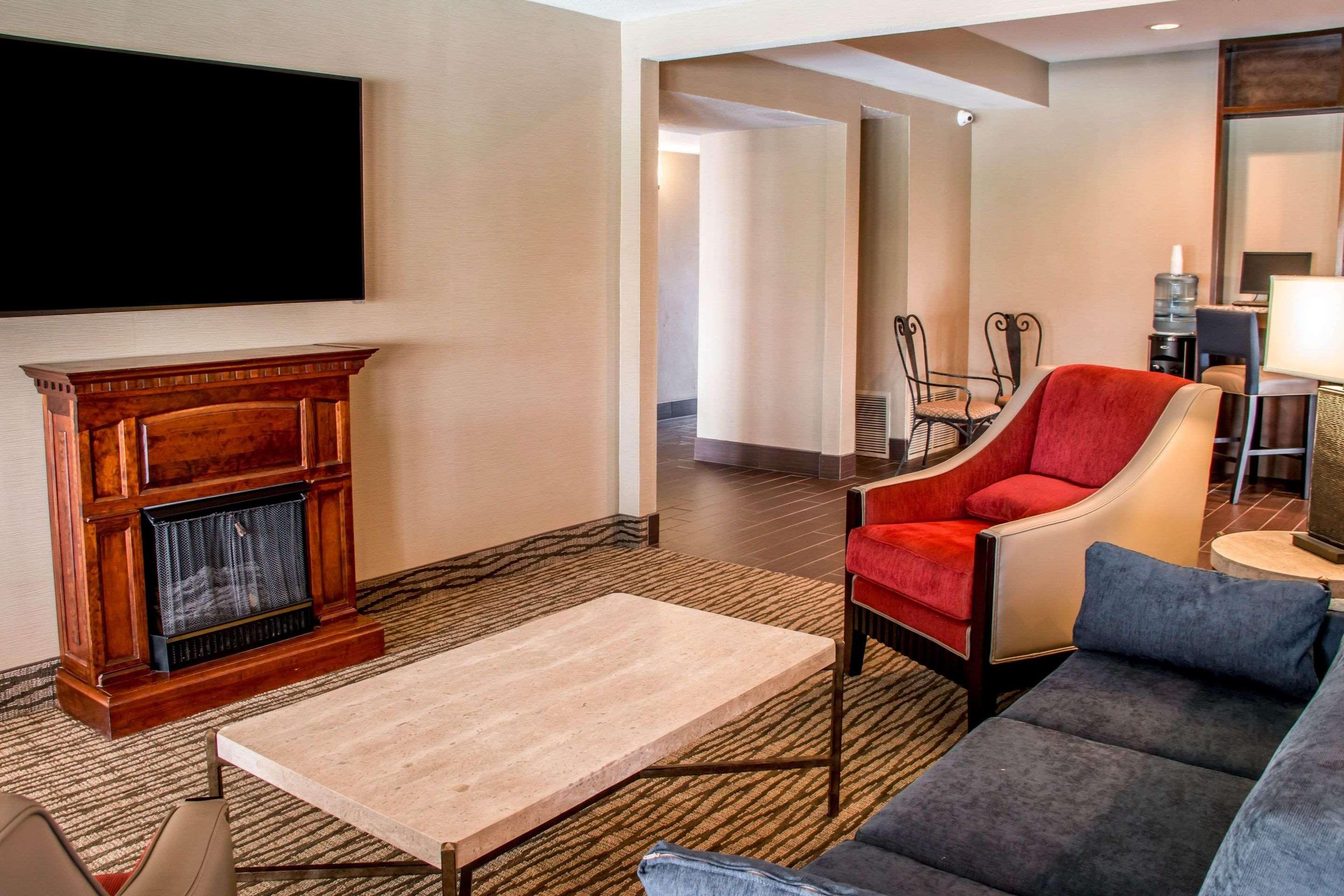 Comfort Suites Ню Браунфелс Екстериор снимка