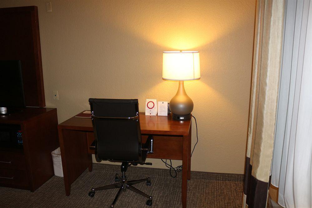 Comfort Suites Ню Браунфелс Екстериор снимка