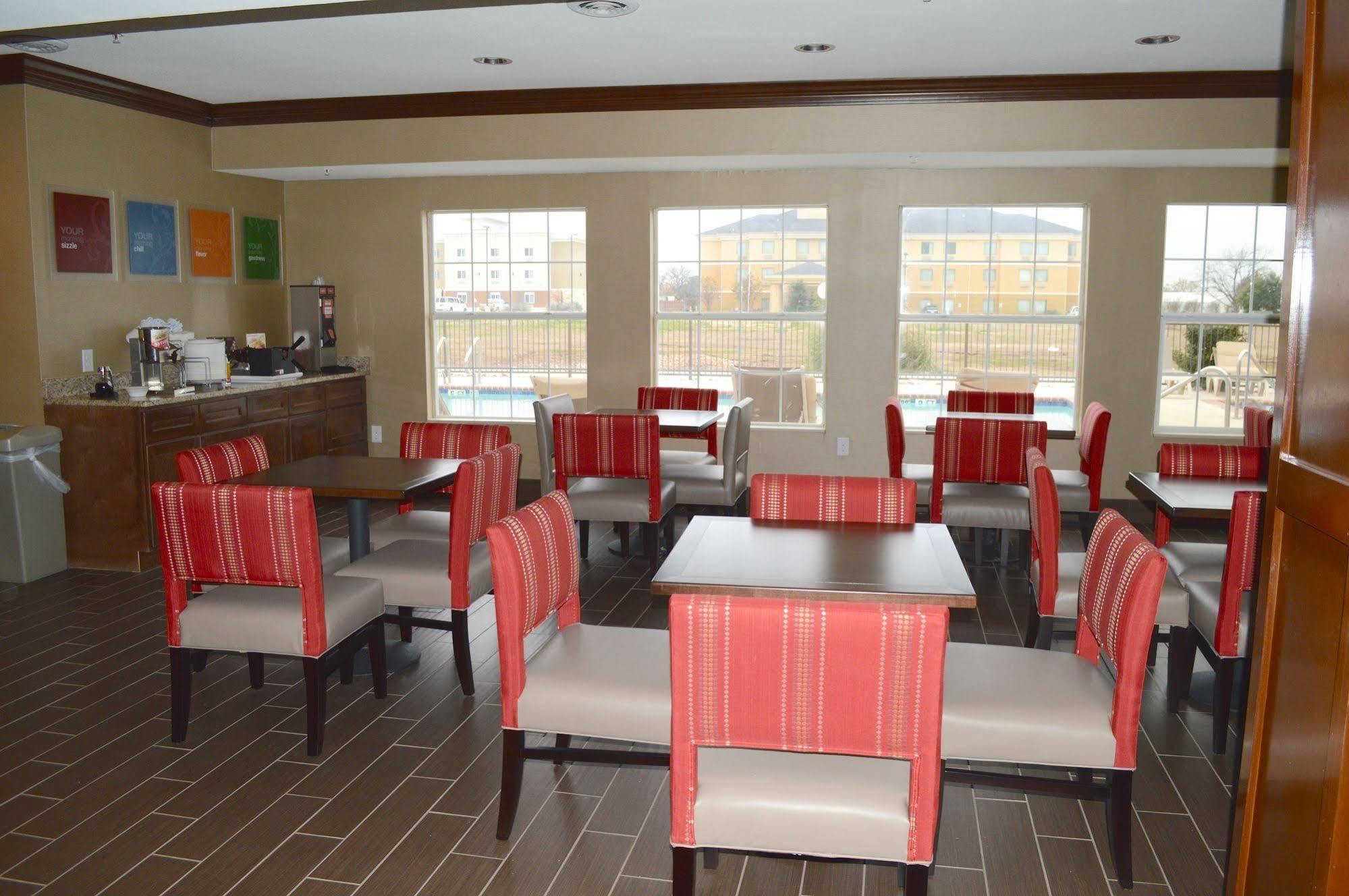 Comfort Suites Ню Браунфелс Екстериор снимка