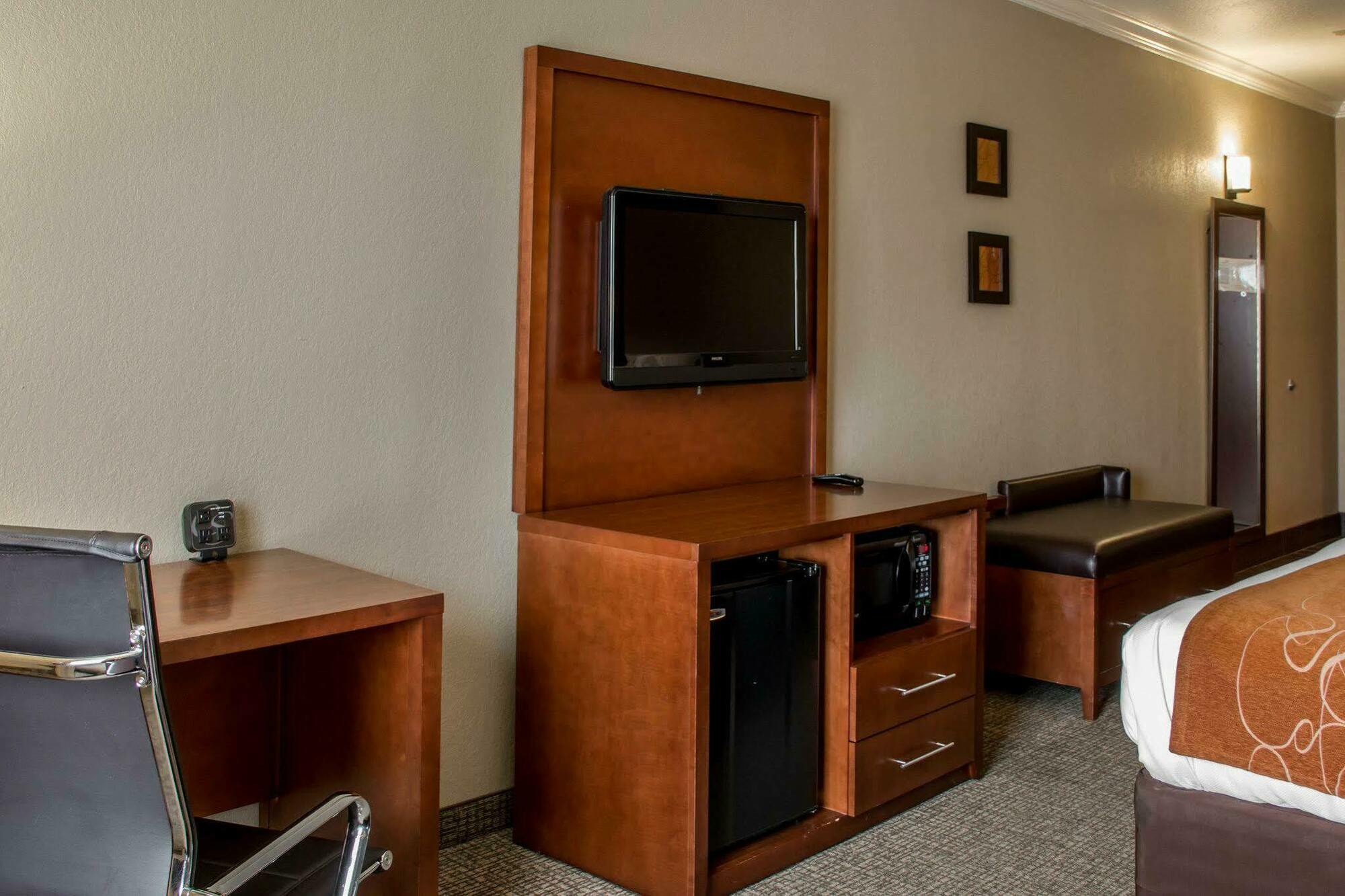 Comfort Suites Ню Браунфелс Екстериор снимка